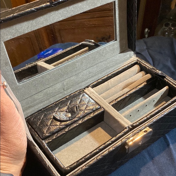 Elegant Black Watch Box - Picture 16 of 16